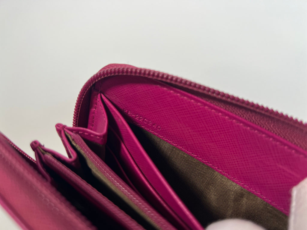 Salvatore Ferragamo Vara Bow Zip-Around Wallet