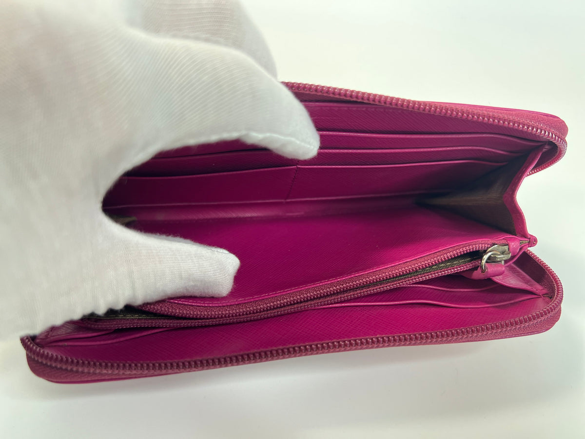 Salvatore Ferragamo Vara Bow Zip-Around Wallet
